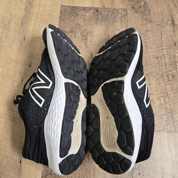New Balance 520 Womens Size 6 Black and White Athletic Sneakers - Picture 5 of 13